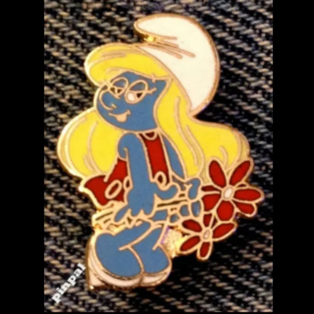 Smurf Brooch Pin by Peyo ~ Smurfette with flowers ~ Vintage 1980 ~ Cloisonne